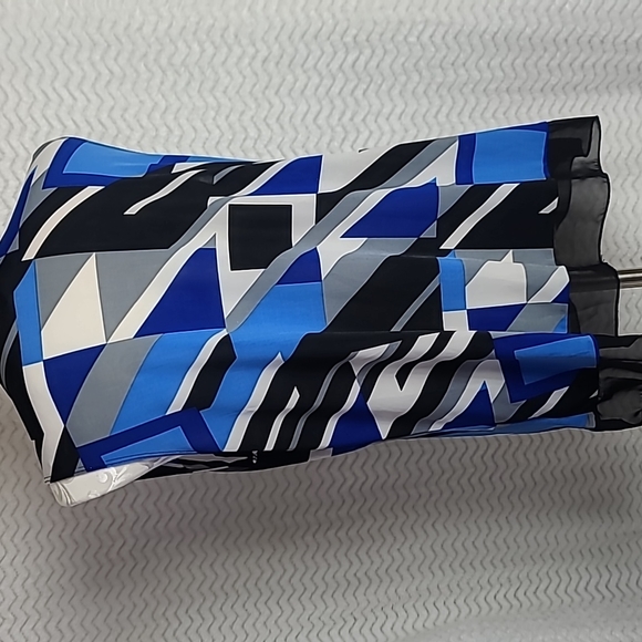 Dress Barn plus size sleeveless top. - Picture 3 of 6